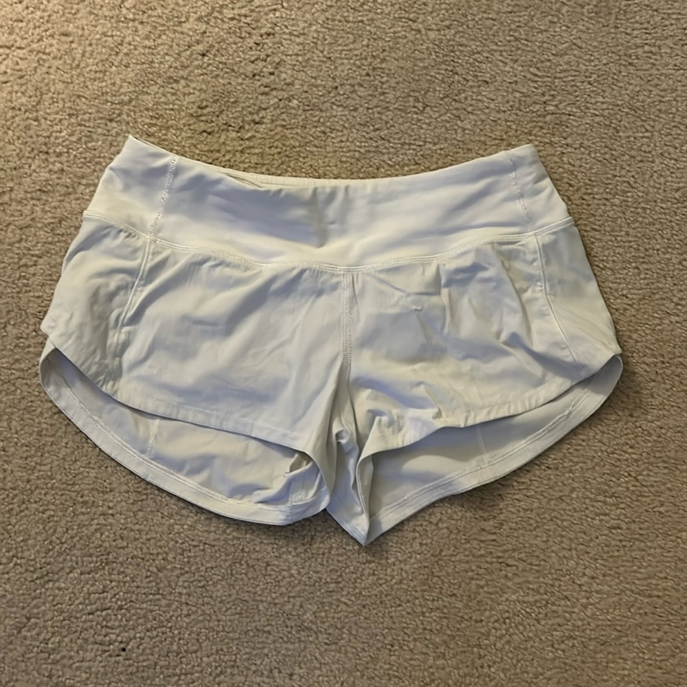 White Lululemon Speed Up shorts 2.5 inch